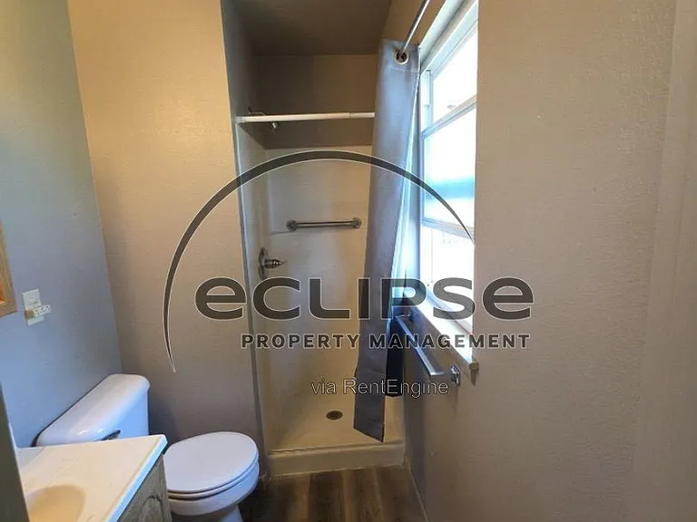 721 Lee Dr — Photo 3