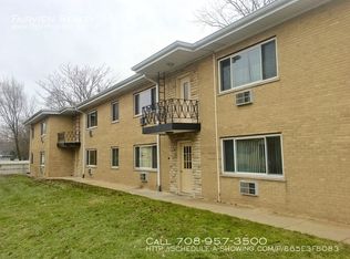 509 Chicago Rd APT 17, Thornton, IL 60476