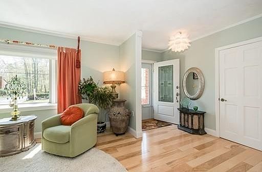 5th image of 14 Strawberry Hill Ln