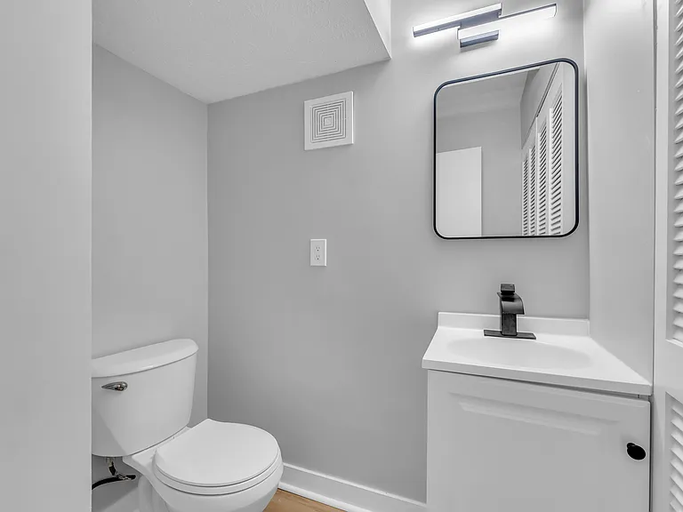 518 Turnberry Ln — Photo 16