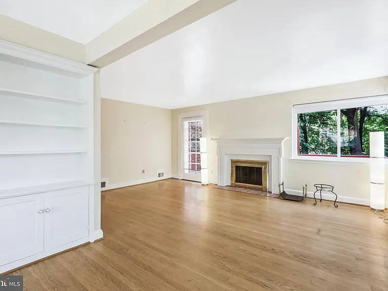 7030 Donna Cir — Photo 4