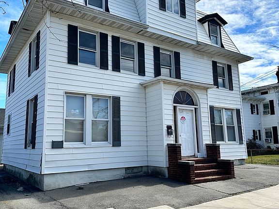 3rd image of 128 City Island Ave