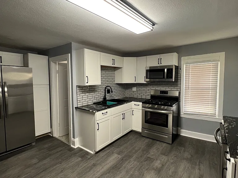 205 Ashworth Pl #1 — Photo 2