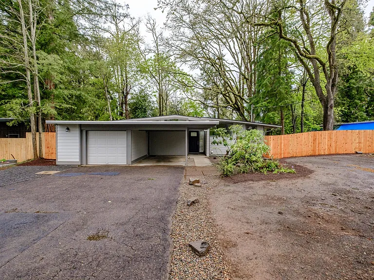 837 Woodmansee St SE — Photo 1