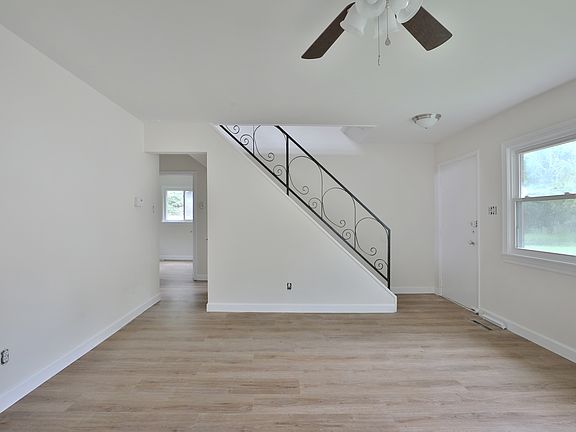 4th image of 1044 Caniff Rd