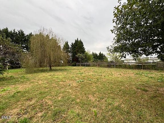 5th image of 240 Autumn Dr