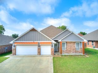 1516 SE 6th St, Moore, OK 73160