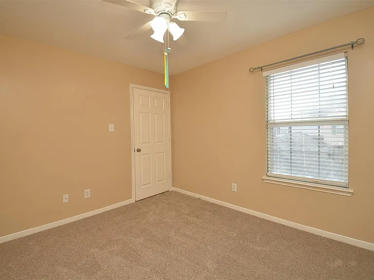 2911 Meadowglen Cv — Photo 28