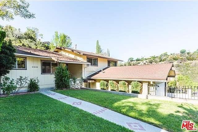 1st image of 3640 Primavera Ave