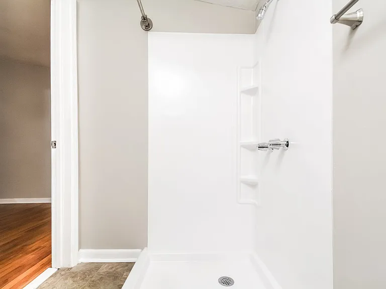 1523753_024_main_bathroom_13403339.jpg
