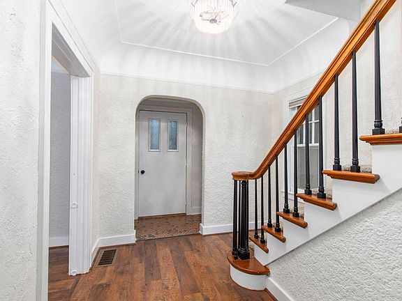 4th image of 1036 Northwood St NE
