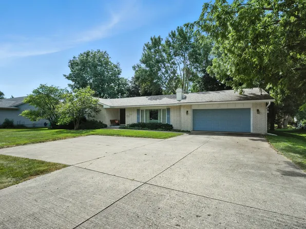 6140 Ashworth Rd, West Des Moines, IA 50266