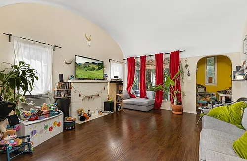 3127 Winter St Photo 1