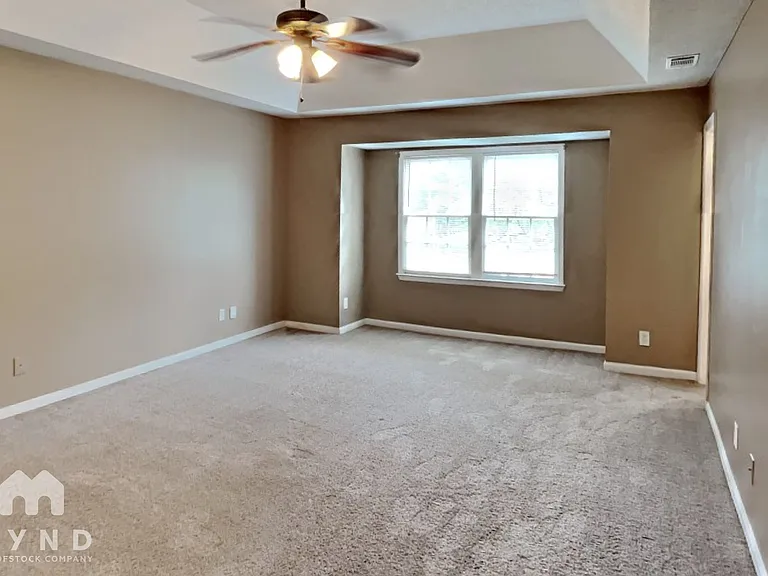 2574 Overlake Dr — Photo 10