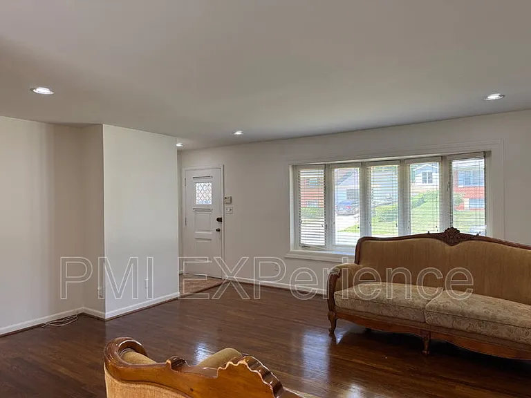 3203 Amador Dr — Photo 3