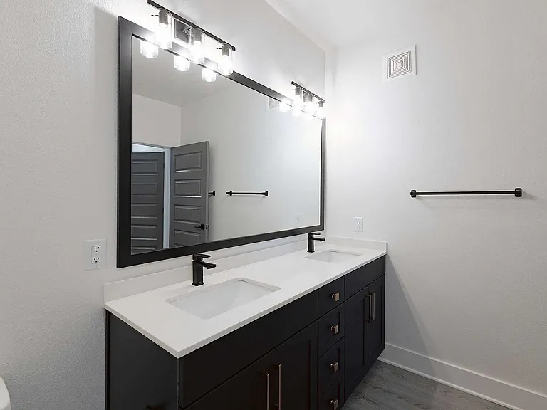 Linz Luxury Living — Photo 120