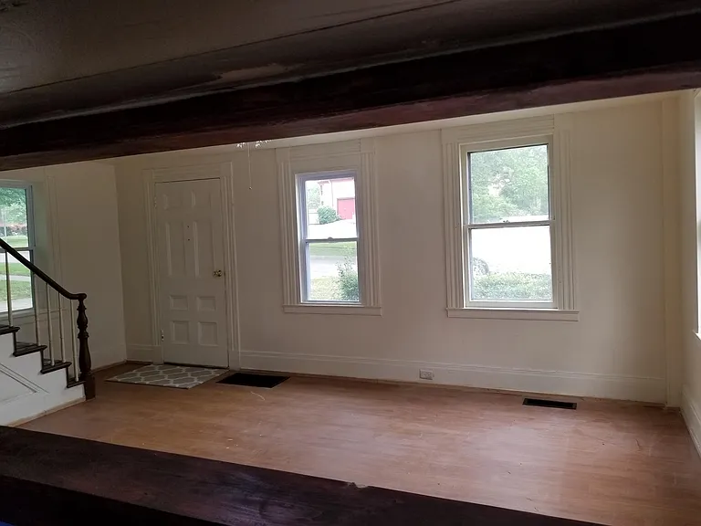 218 E Jackson St — Photo 10