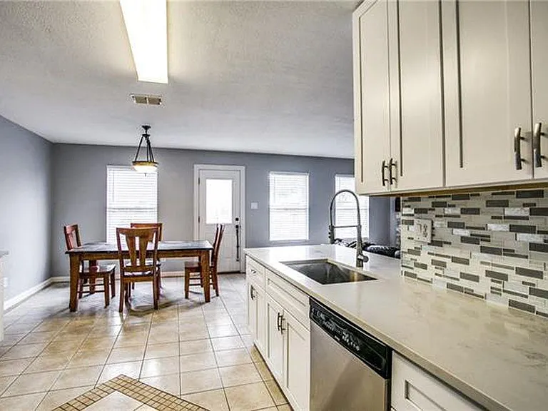 1517 Leeward Ln — Photo 1