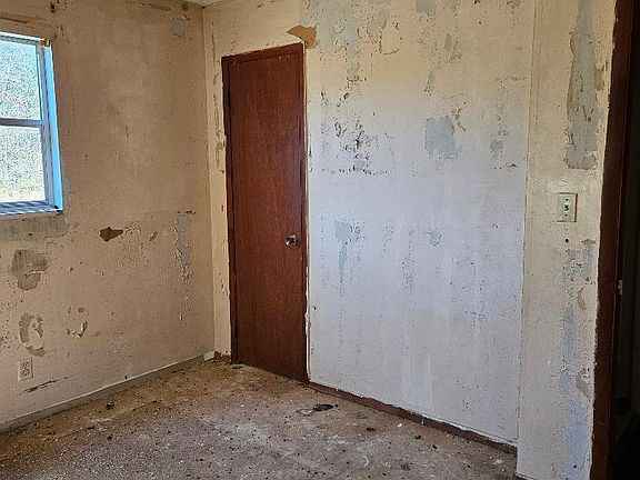 3rd image of 914 Chubbtown Rd