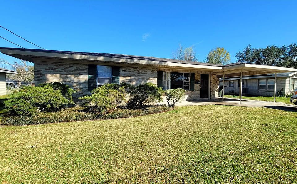 1st image of 151 Petticoat Ln