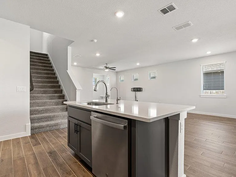 368 Banff Dr — Photo 15