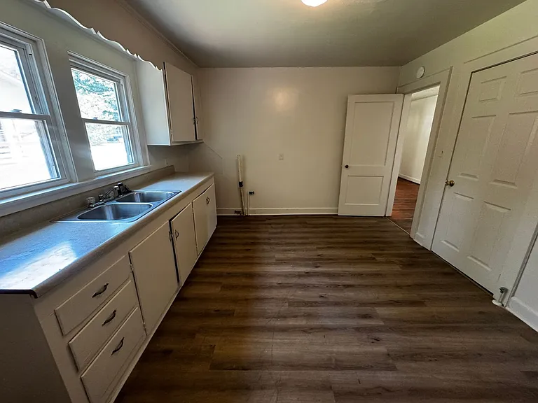 816 Churchill Dr — Photo 17