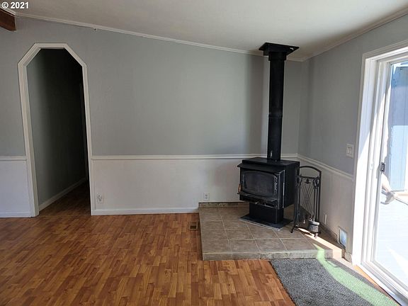 3rd image of 140 NE Carmen St