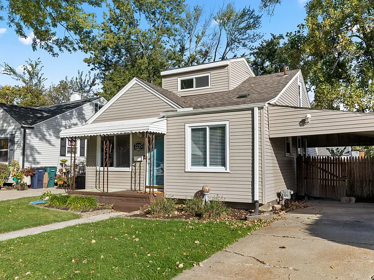 2215 Rowland Ave — Photo 14