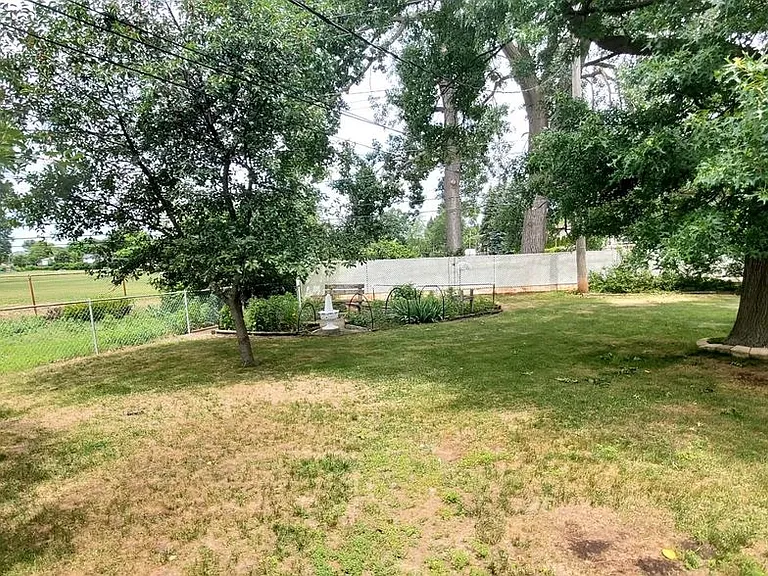 2595 Edwin Dr — Photo 6