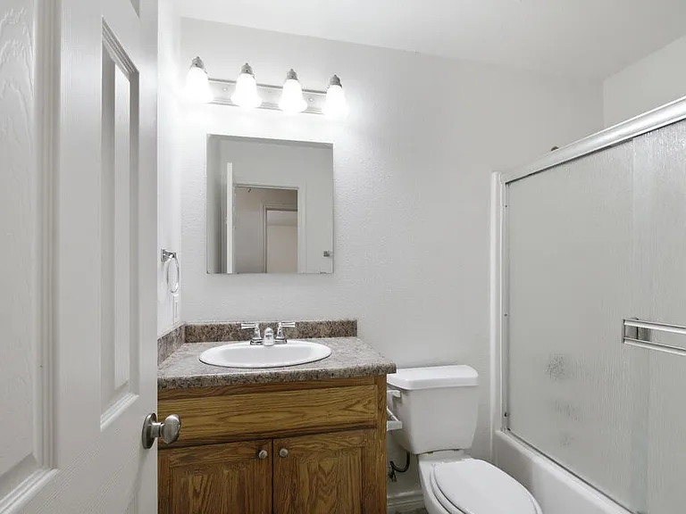 408 W Shandon Ave — Photo 21
