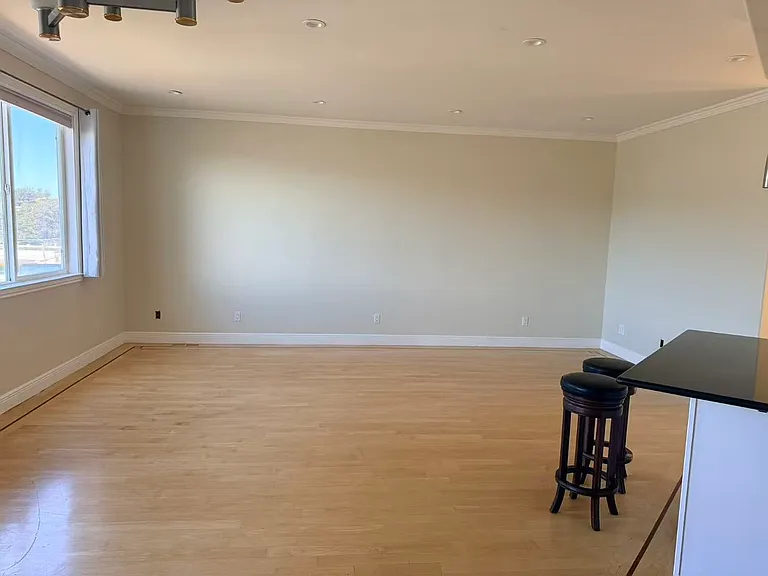 455 Raymond Ave — Photo 4