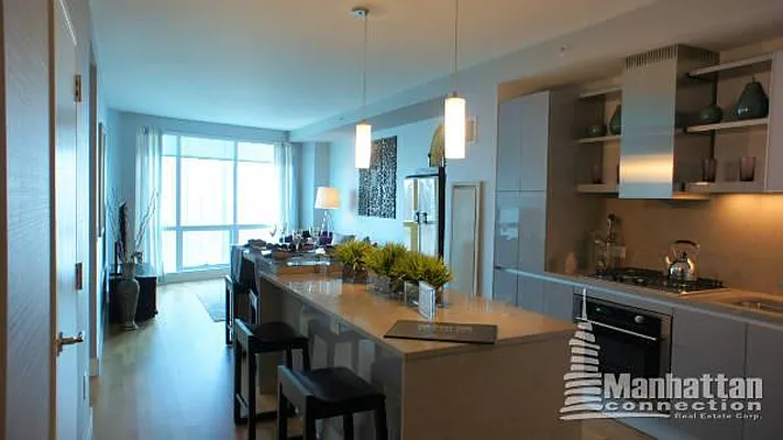 Sold by Manhattan Connection | media 1