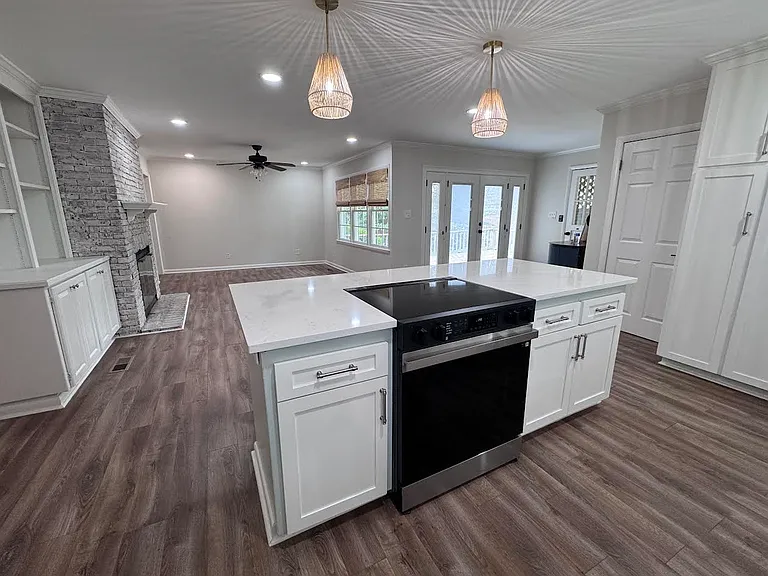 2303 Pinecliff Dr — Photo 4