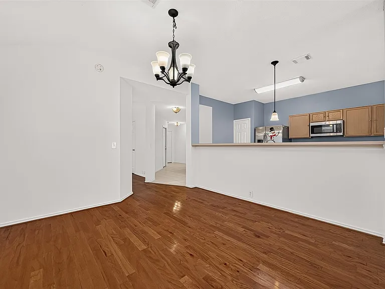 6807 Lauderwick Ct — Photo 10