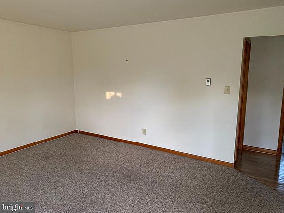 3rd image of 9 Edward Dr