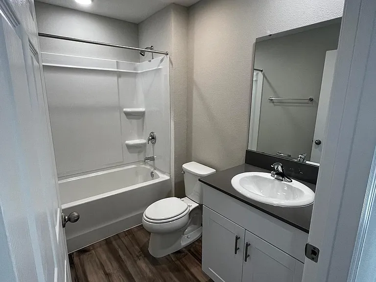 4904 Mainsail St — Photo 2
