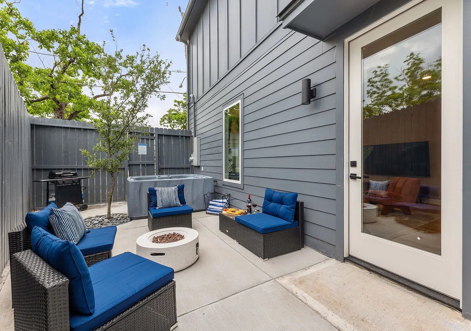 New 3BR Houston Townhome w/ Private Hot Tub — Photo 3