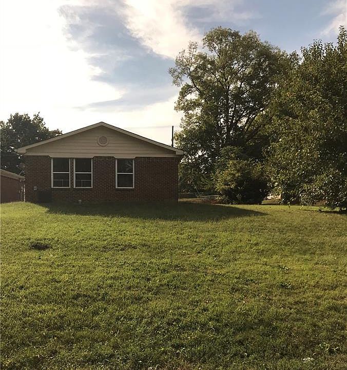 2nd image of 3008 S Lyons Ave