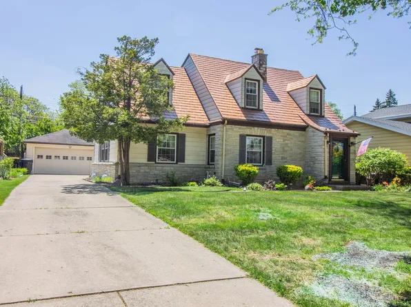 12209 W Cathedral AVENUE, Wauwatosa, WI 53226