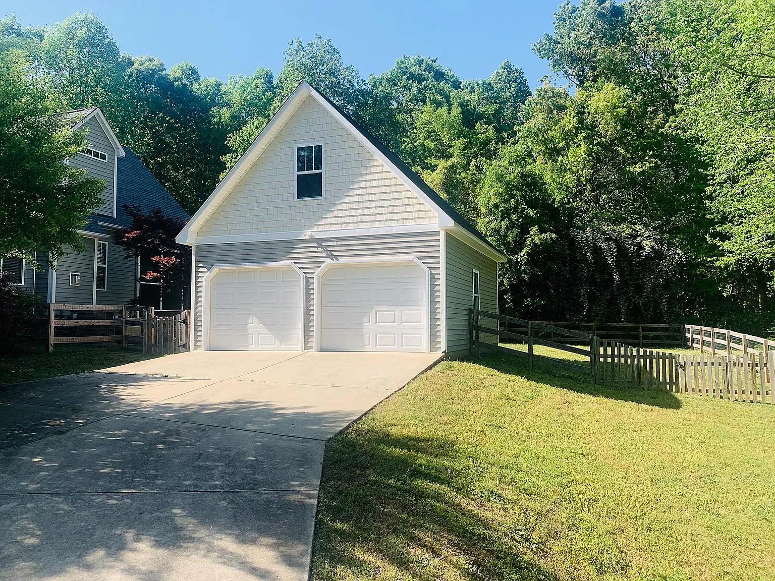 3 bed, 2190 sqft, $2,400 — Photo 3