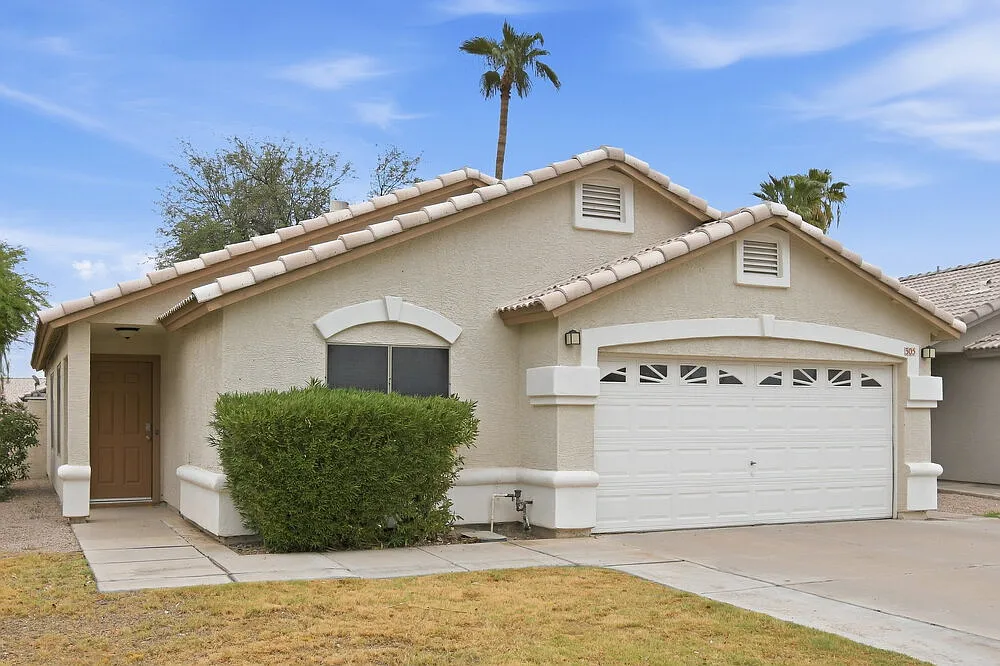 3 bed, 2.0 bath, 1314 sqft, $2,355 — Photo 3