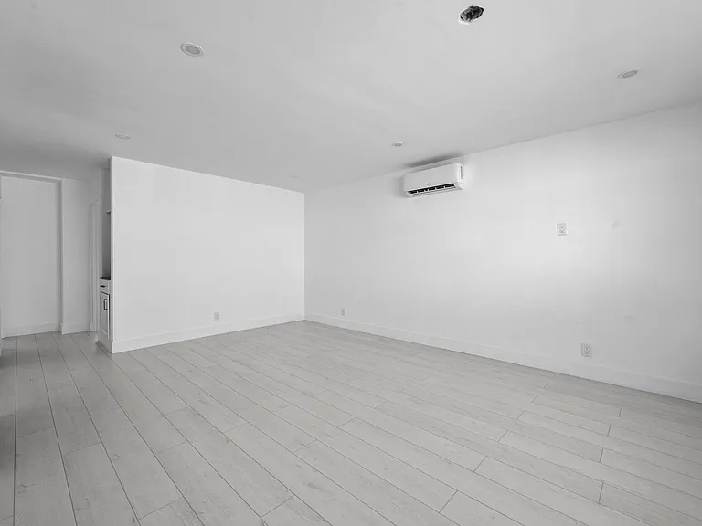 2350 Santa Ana Ave #F — Photo 2