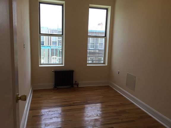4th image of 3021 42nd St APT 3L