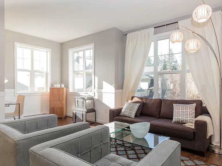 3355 Devonshire Ave — Photo 4