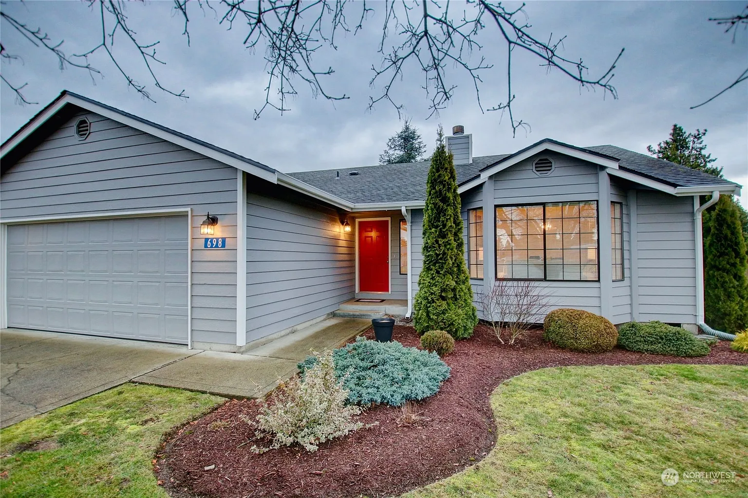 698 Quinnat Drive photo 1