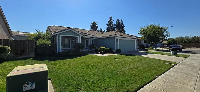 4 bed, 2.0 bath, 1850 sqft, $2,495 — Photo 2