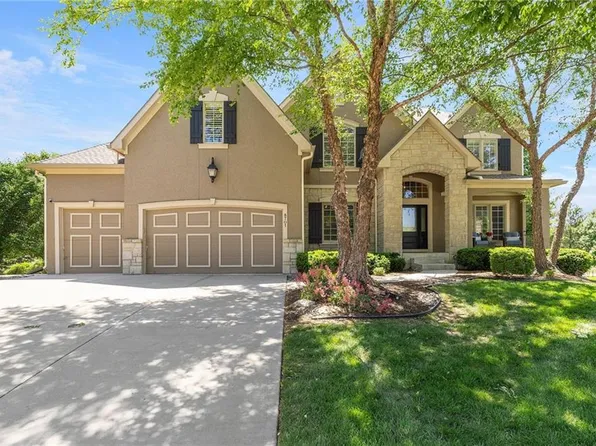8701 W 157th St, Overland Park, KS 66221