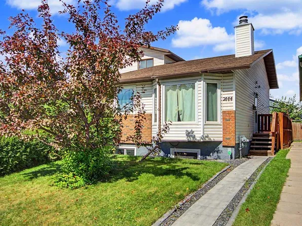 2444 S Woodview Dr SW, Calgary, AB T2W 4X7