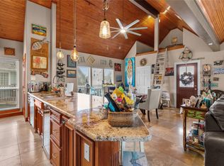 106 Isles End Rd, Tiki Island, TX 77554