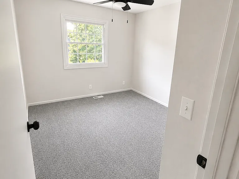 5168 S 147th Cir — Photo 14